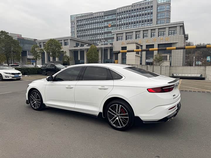 Фото 7 - Geely Preface