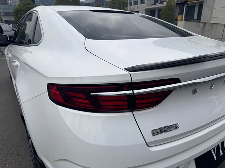 Фото 8 - Geely Preface