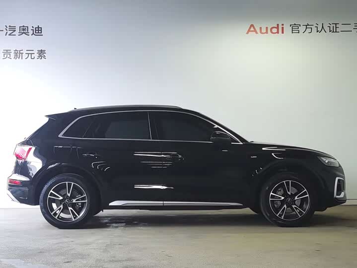 Фото 2 - Audi Q5L