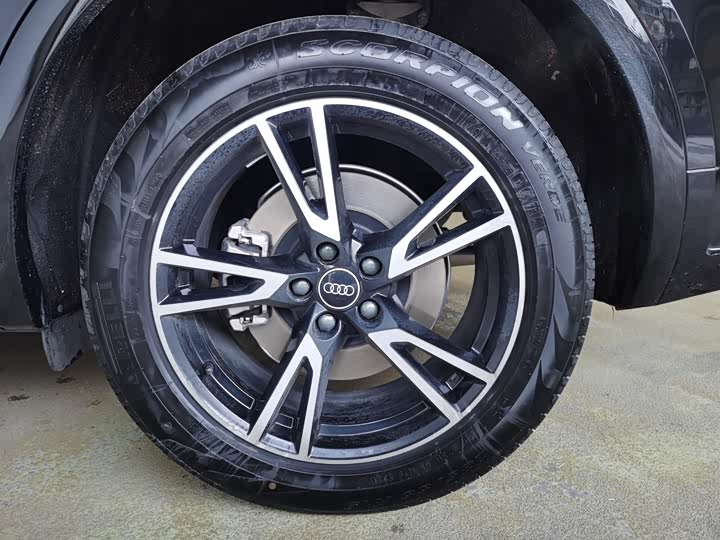 Фото 5 - Audi Q5L