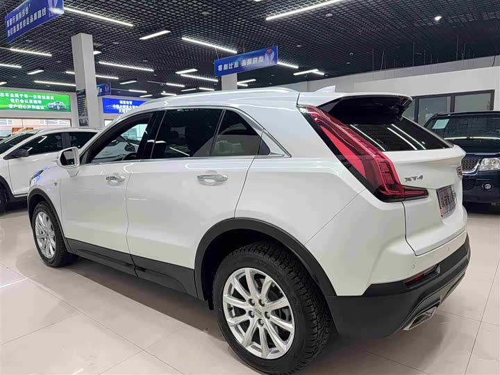 Фото 6 - Cadillac XT4