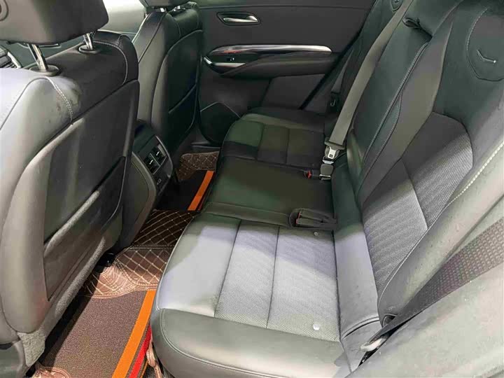 Фото 8 - Cadillac XT4