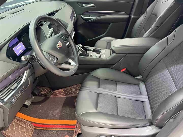 Фото 9 - Cadillac XT4