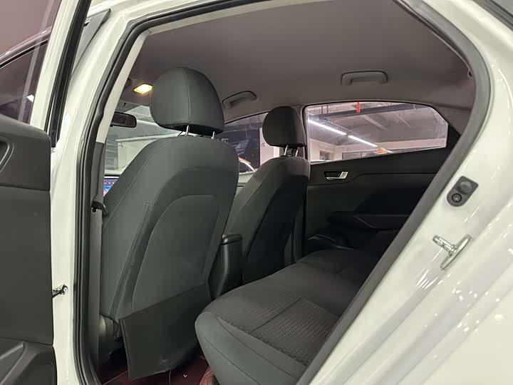 Фото 6 - Hyundai Verna