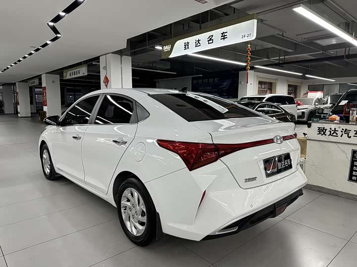 Фото 7 - Hyundai Verna