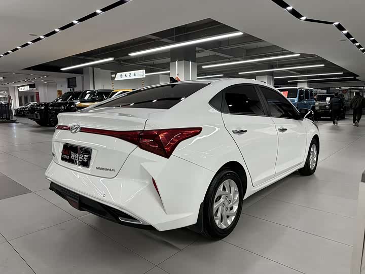 Фото 9 - Hyundai Verna