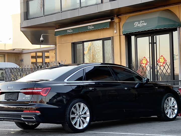 Фото 4 - Audi A6L