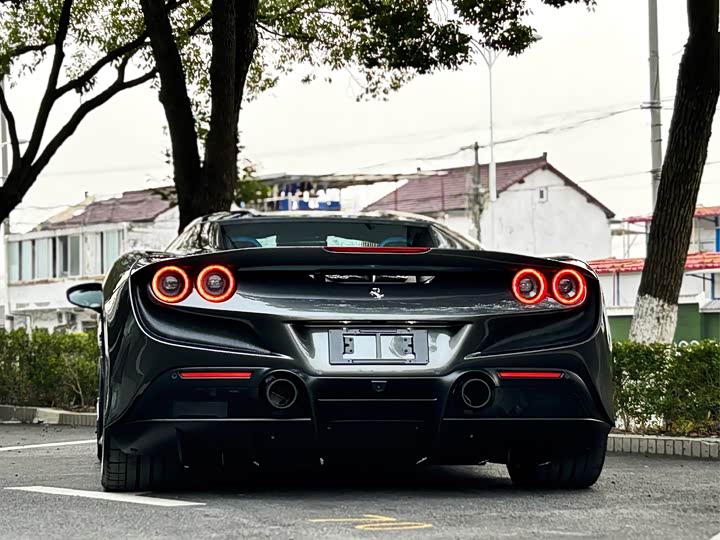 Фото 5 - Ferrari F8