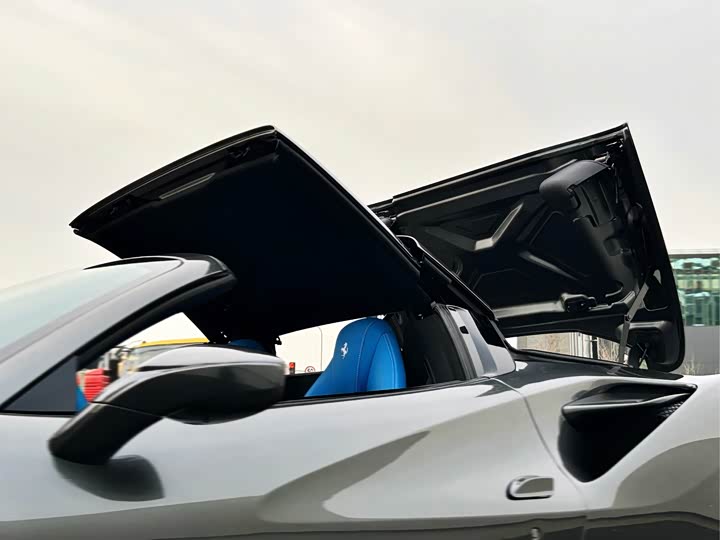 Фото 8 - Ferrari F8