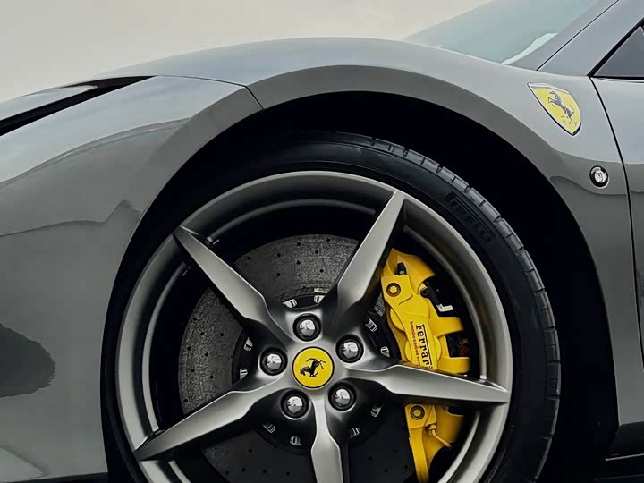 Фото 9 - Ferrari F8