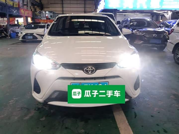 Фото 3 - Toyota Yaris L