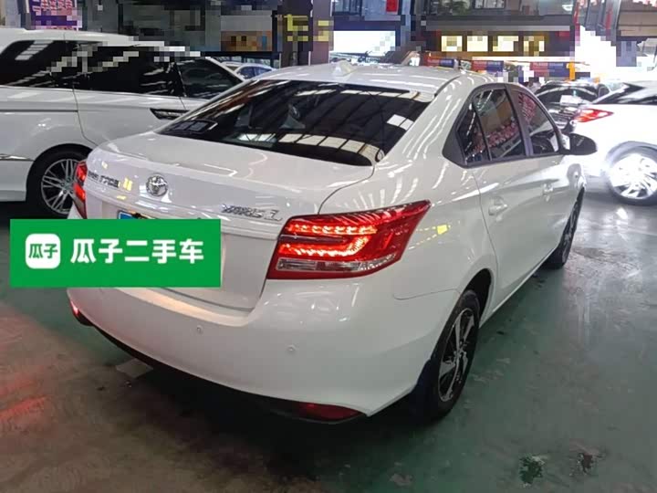 Фото 7 - Toyota Yaris L