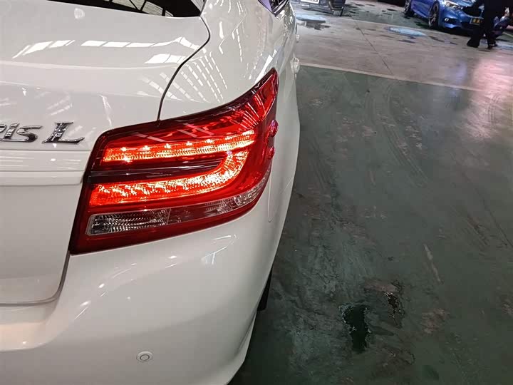 Фото 8 - Toyota Yaris L