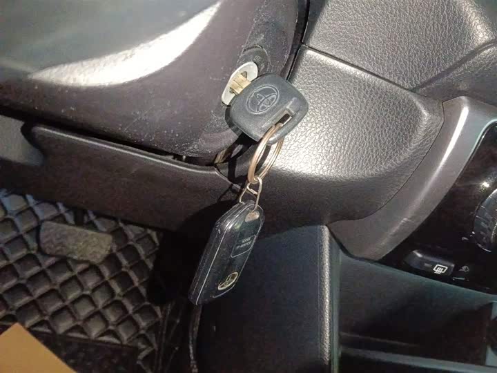 Фото 9 - Toyota Yaris L