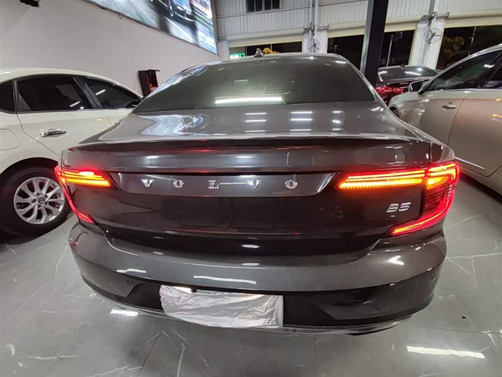 Фото 6 - Volvo S90