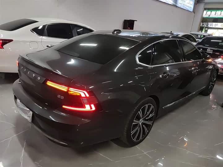 Фото 8 - Volvo S90