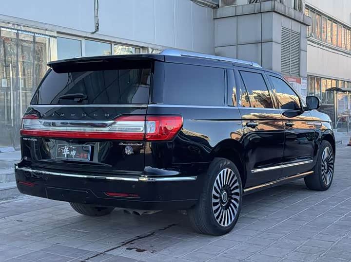 Фото 3 - Lincoln Navigator
