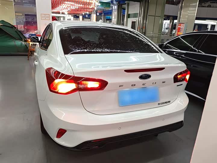 Фото 6 - Ford Focus