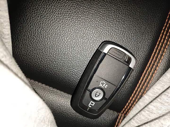 Фото 9 - Ford Focus