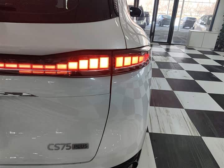 Фото 8 - Changan CS75 Plus