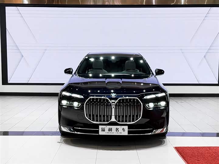 Фото 4 - BMW 7 Series