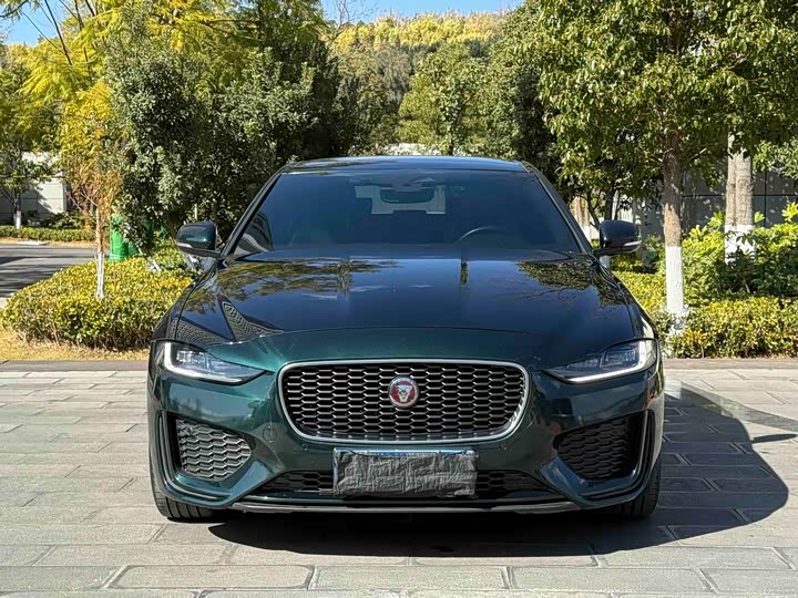 Фото 2 - Jaguar XE L