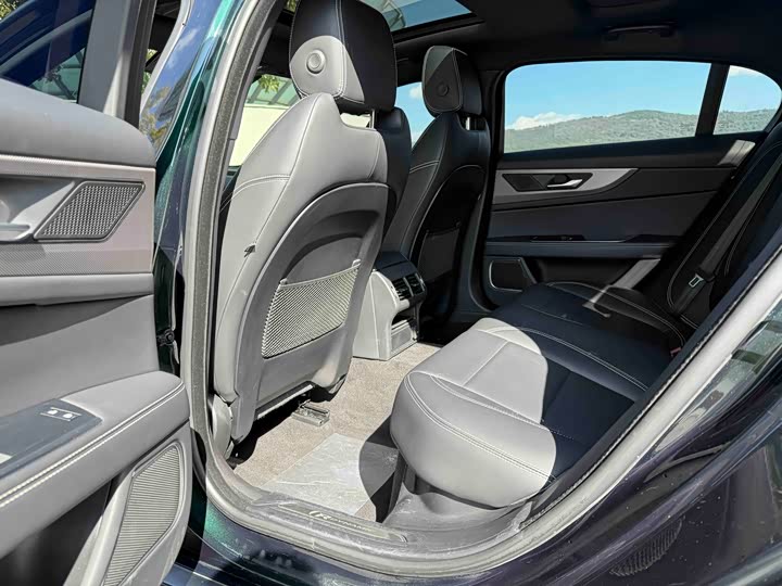 Фото 5 - Jaguar XE L