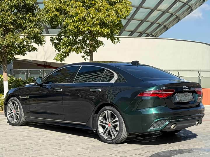 Фото 7 - Jaguar XE L