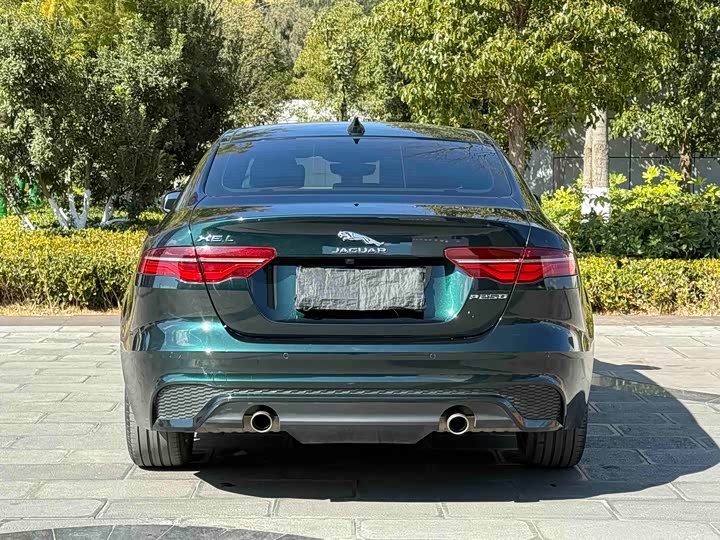 Фото 8 - Jaguar XE L