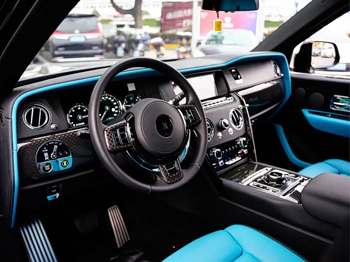 Фото 9 - Rolls-Royce Cullinan