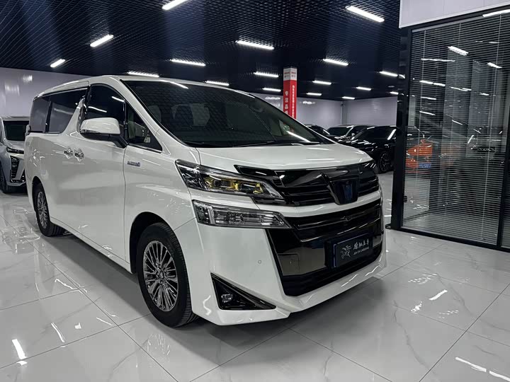 Фото 3 - Toyota Vellfire