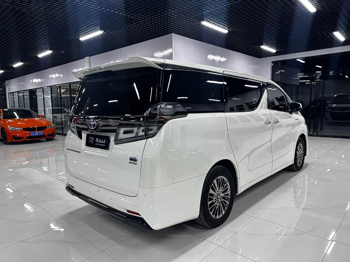 Фото 4 - Toyota Vellfire