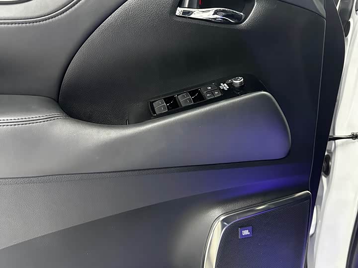 Фото 8 - Toyota Vellfire