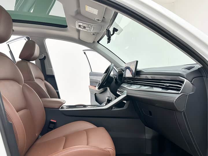 Фото 8 - Geely Vision X6