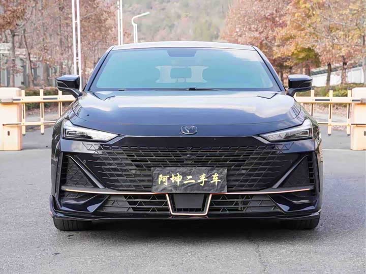 Фото 2 - Changan UNI-V