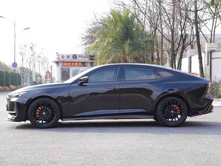 Фото 3 - Changan UNI-V