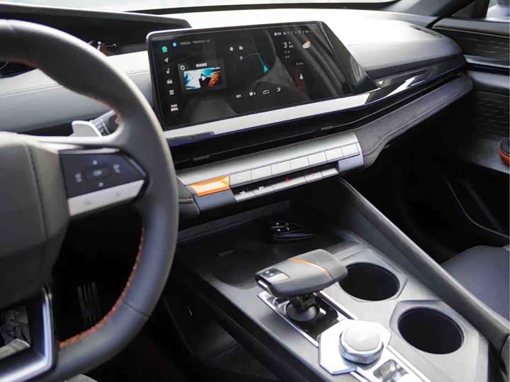 Фото 9 - Changan UNI-V