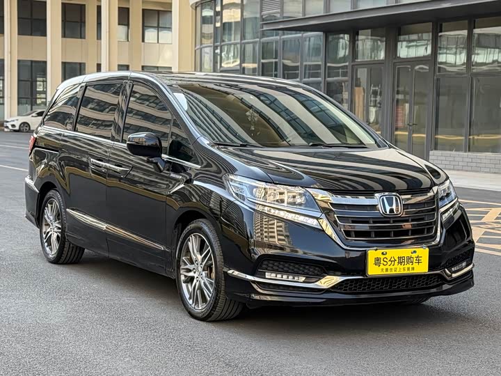 Фото 3 - Honda Elysion