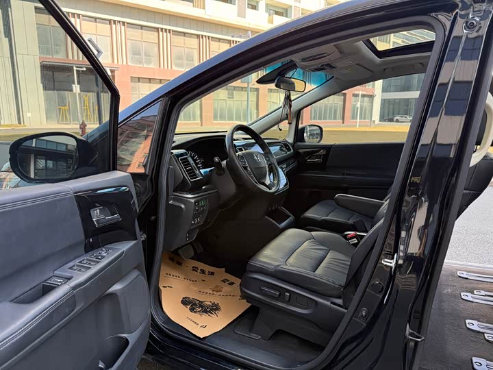 Фото 4 - Honda Elysion