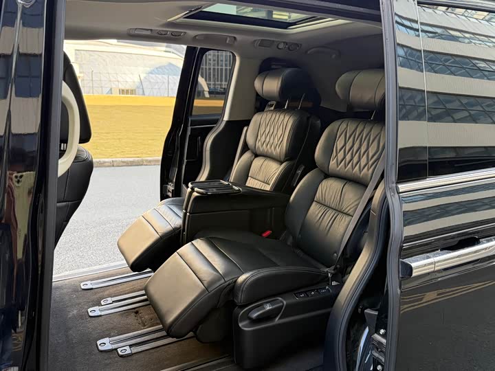 Фото 5 - Honda Elysion