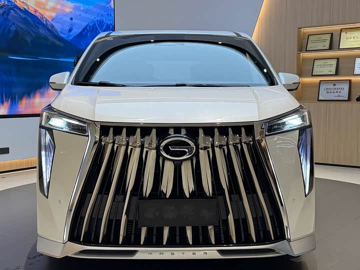 Фото 2 - GAC Trumpchi M8