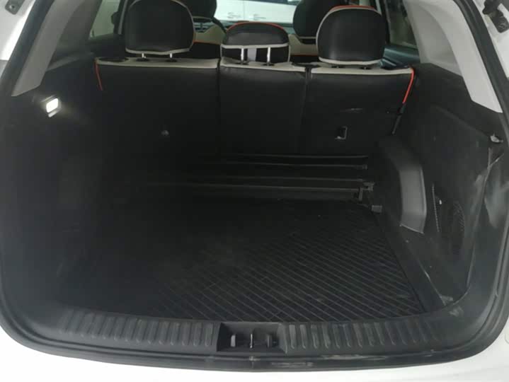 Фото 4 - Geely Atlas L