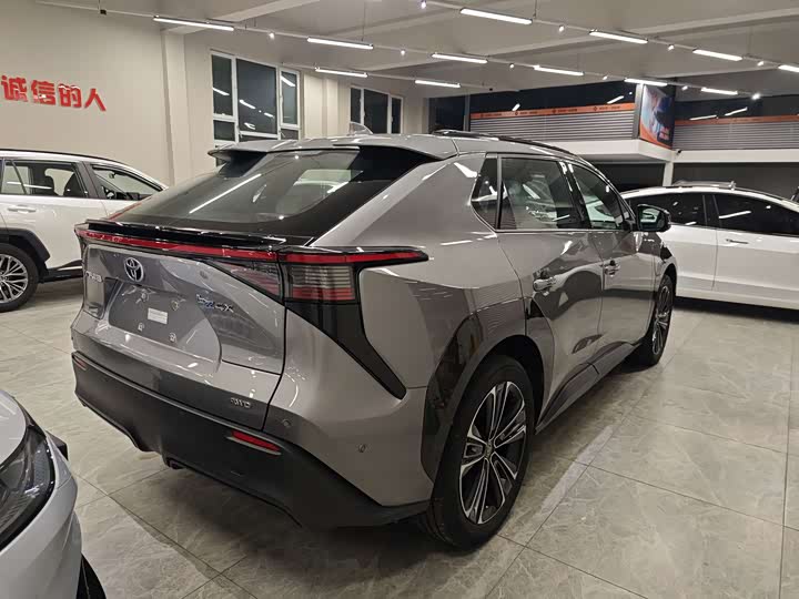 Фото 3 - Toyota bZ4X