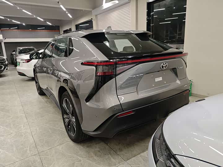 Фото 4 - Toyota bZ4X