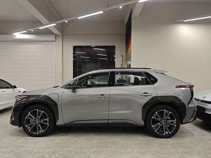 Фото 5 - Toyota bZ4X