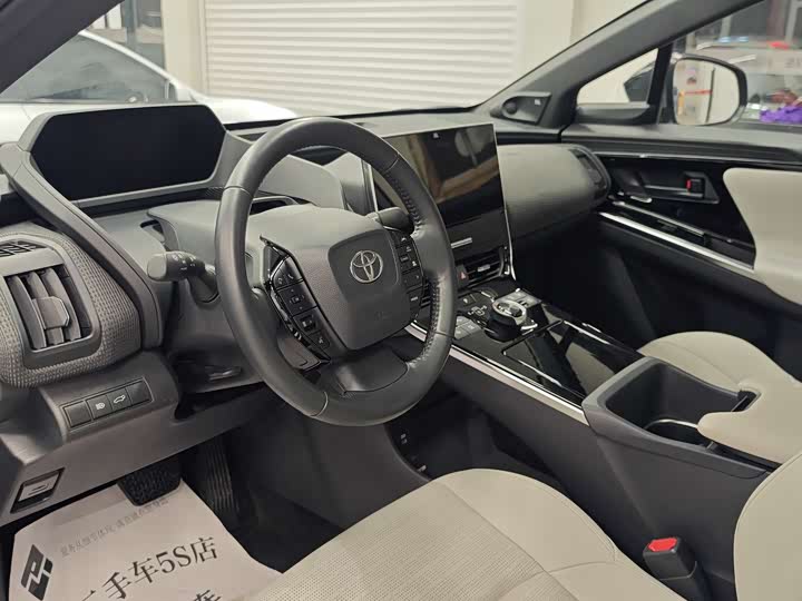 Фото 7 - Toyota bZ4X