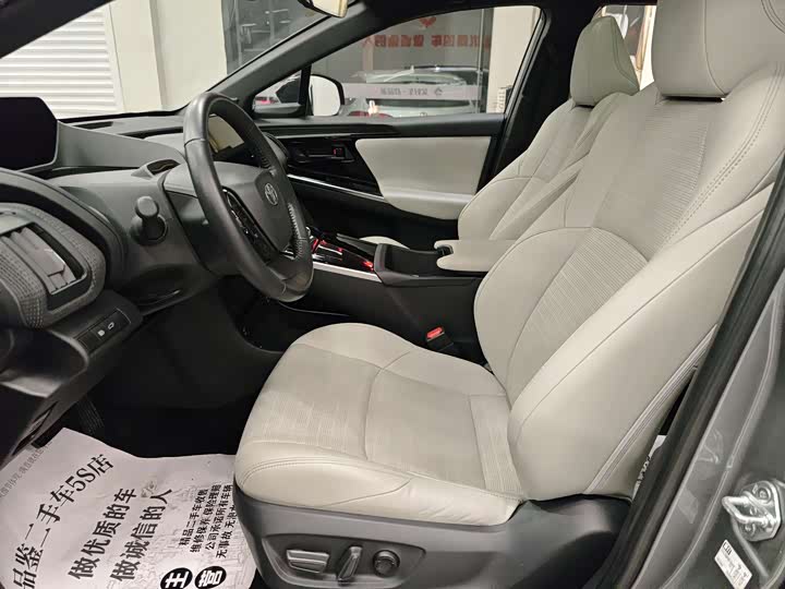 Фото 8 - Toyota bZ4X