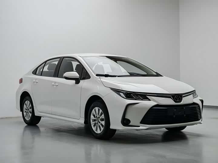 Фото 3 - Toyota Corolla