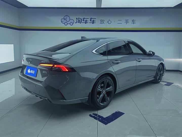 Фото 3 - Honda Inspire