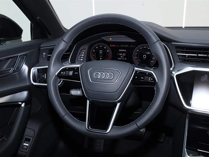 Фото 4 - Audi A6L